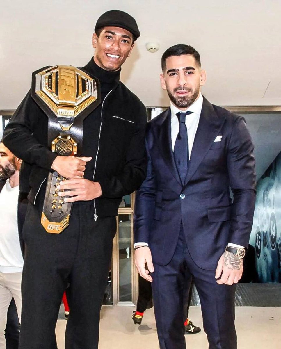 جود بيلينجهام عبر حسابه 📷: 

ليلة رائعة في المنزل، هكذا يفوز ريال مدريد! 🤍
👑👑👑😎💪