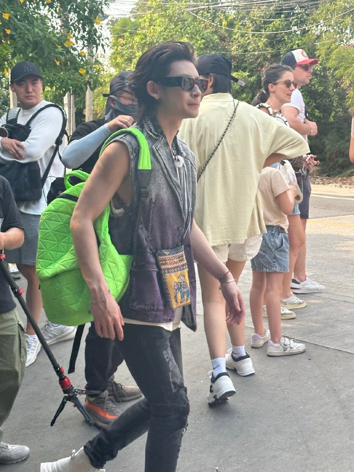 souriwinz's tweet image. well.. he seems pretty identifiable 🤓

#小鬼 #xiaogui #wanglinkai