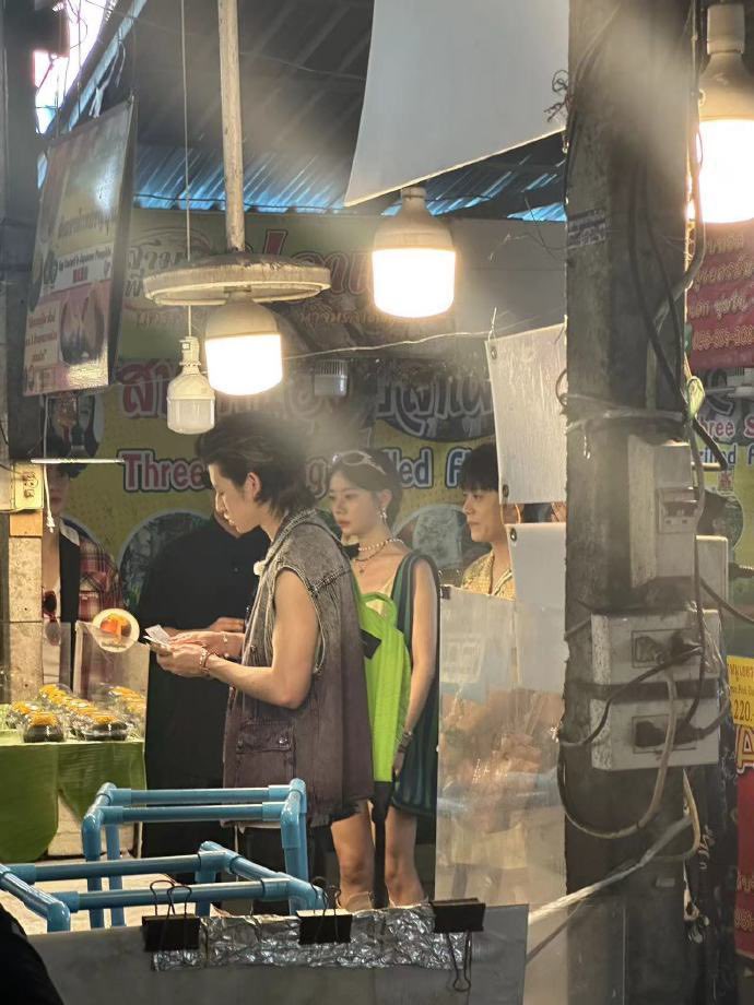 souriwinz's tweet image. well.. he seems pretty identifiable 🤓

#小鬼 #xiaogui #wanglinkai