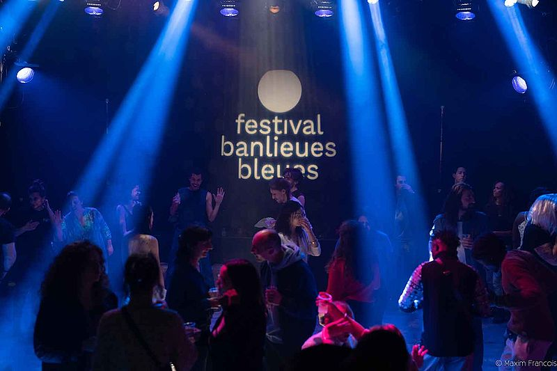 #BONPLAN. Le festival Banlieues Bleues, jazz en Seine-Saint-Denis, aura lieu du 8 mars au 5 avril dans treize villes du 93 : lmy.de/DTwf Au programme : @MamaniKeita, @Vieuxfarkatoure , @holliecookie, @SoulBangs, @sofiane_saidi, Pedro Soler et Gaspar Claus. #Concert