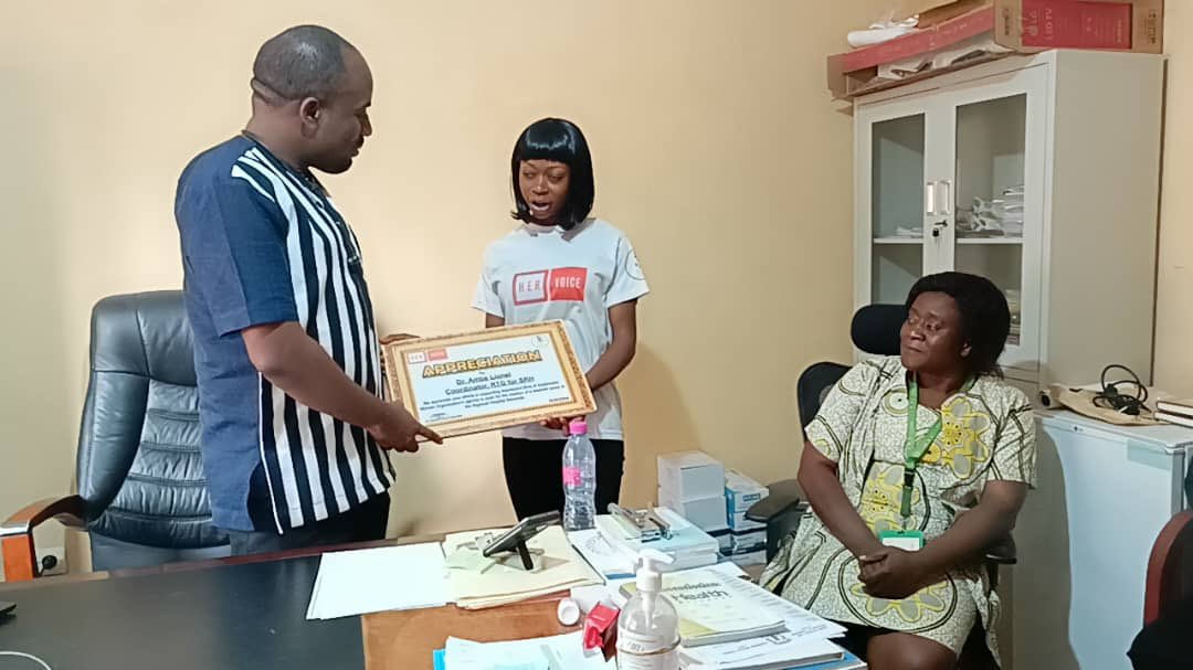 In Cameroon, AGYW of Sustainable Women Organization took to the Director of the Regional Hospital Bamenda to present a gift of appreciation for the creation of the Adolescents Wellness center at the Bamenda Regional hospital.