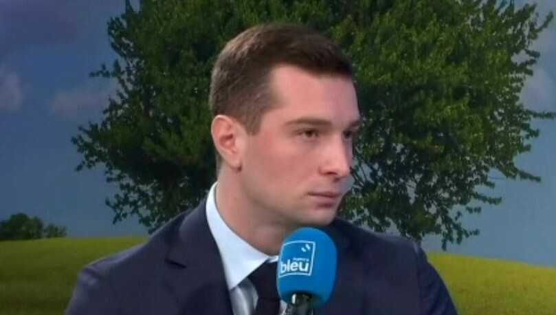 ici (@ici_officiel) on Twitter photo 🔴 VIDÉO - Colère des agriculteurs : "Je défends l'idée d'une loi mangeons français ", affirme le président du Rassemblement national <a href="/J_Bardella/">Jordan Bardella</a> sur France Bleu
#SIA2024 #MaFrance <a href="/WendyBouchard/">Wendy Bouchard</a>
➡️ l.francebleu.fr/mKHB 🔴 VIDÉO - Colère des agriculteurs : "Je défends l'idée d'une loi mangeons français ", affirme le président du Rassemblement national <a href="/J_Bardella/">Jordan Bardella</a> sur France Bleu
#SIA2024 #MaFrance <a href="/WendyBouchard/">Wendy Bouchard</a>
➡️ l.francebleu.fr/mKHB
