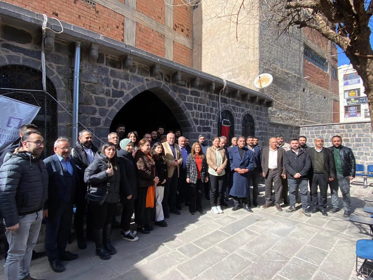 Celaledinerkmn's tweet photo. Eşbaskanlarımızla birlikte Siverek halkına reva görülen yandaş , talancı "imar ve planlama " yerine  doğal afetlere karşı dayanıklı ,kentin dokunusuna uygun Siverek i siz değerli halkımızla birlikte inşa etmek için Siverek Mimarlar Odası 'yla istişarelerde bulunduk.
@siverekmimod https://t.co/0UNCBR4XFB