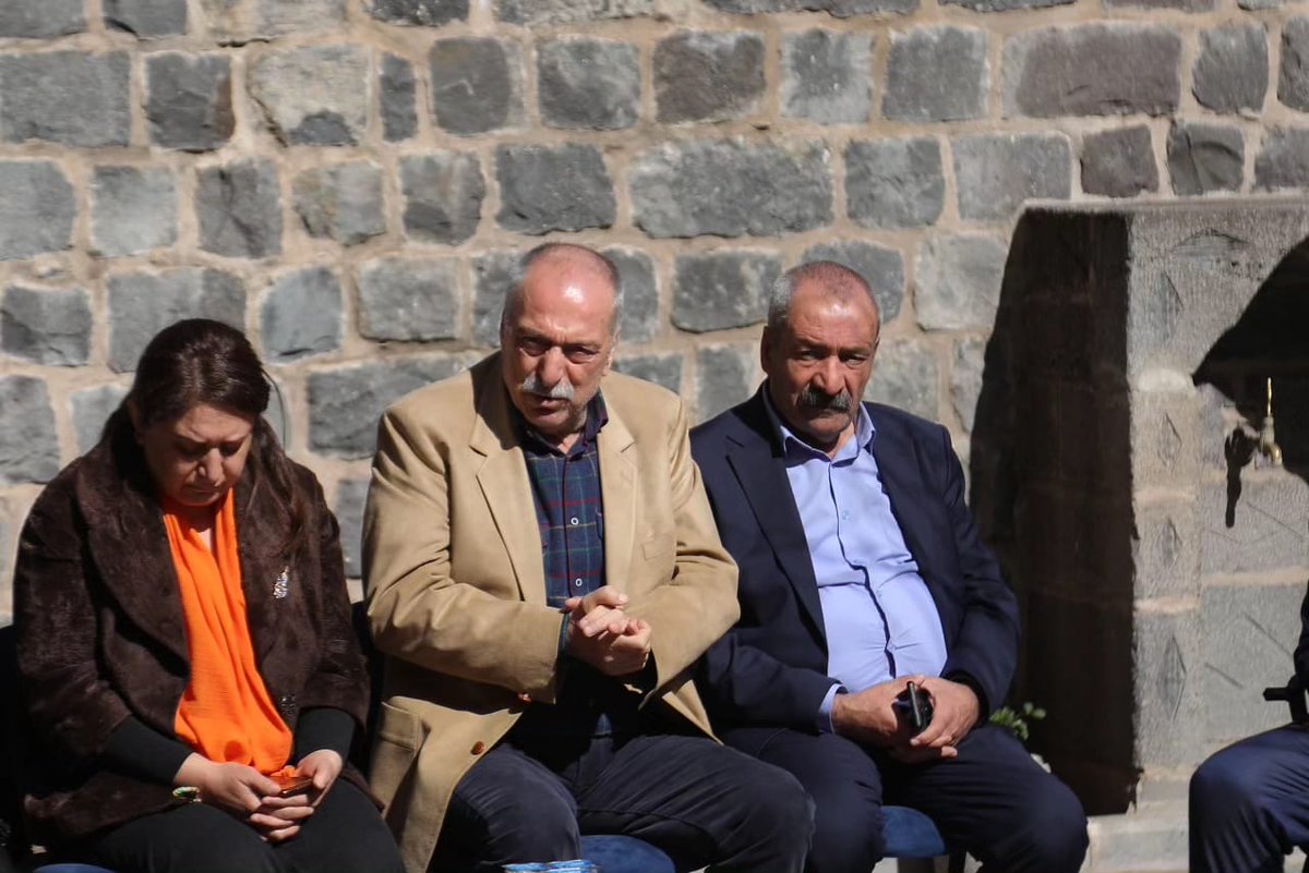 Celaledinerkmn's tweet photo. Eşbaskanlarımızla birlikte Siverek halkına reva görülen yandaş , talancı "imar ve planlama " yerine  doğal afetlere karşı dayanıklı ,kentin dokunusuna uygun Siverek i siz değerli halkımızla birlikte inşa etmek için Siverek Mimarlar Odası 'yla istişarelerde bulunduk.
@siverekmimod https://t.co/0UNCBR4XFB
