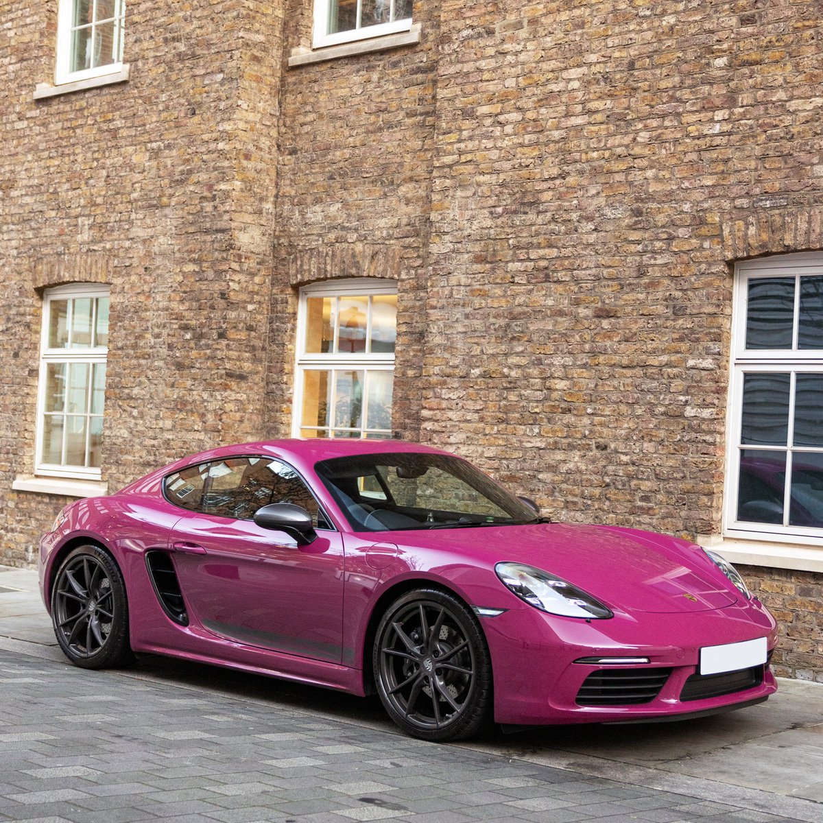 Ruby Star elegance meets the 718 Cayman T ✨