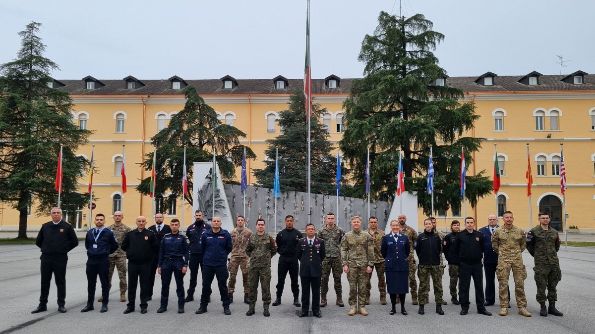 📚Introduction to Stability Policing for Field Commanders📚 9 Nations, 20 attendees, 1 goal: sharing #StabilityPolicing expertise. NSPCoE is honoured to host the #SP4FC course! A warm welcome to our students from 🇧🇦🇨🇿🇫🇮🇬🇪🇮🇹🇵🇱🇵🇹🇷🇴🇹🇷 #WeAreNATO #StrongerTogether #FieldCommanders