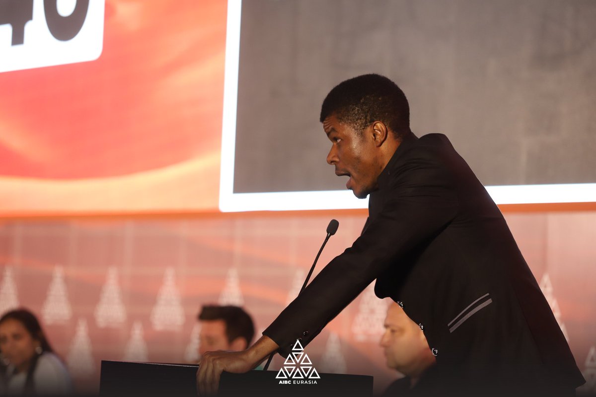 AIBC_World's tweet image. The AIBC Startup Pitch took the spotlight on the AIBC stage in Dubai, showcasing the industry's brightest minds and boldest ideas. 💡

Congratulations to the winner, @GenesysChain! 🎉

#AIBC #StartupPitch #Innovation #AIBCStage #Entrepreneurship #Tech #FutureLeaders #Dubai