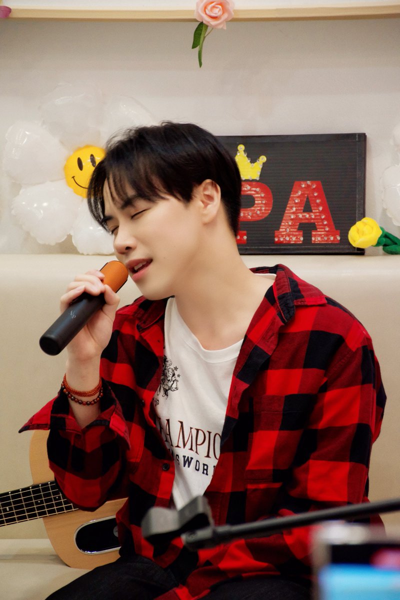 PemigaTana's tweet photo. หล่อ อินเนอร์ดี มีเสนห์ แถมร้องเพลงเพราะมากกกกก ฟังไม่เคยเบื่อเลย🥰🌳🧡♾️
#AlanPa #fol2est #THE7 #THE7_TH #THE7_STORY #HAPPYPADAY
#LostInForest #HBDtoAlanPa https://t.co/L69NNc9ITz
