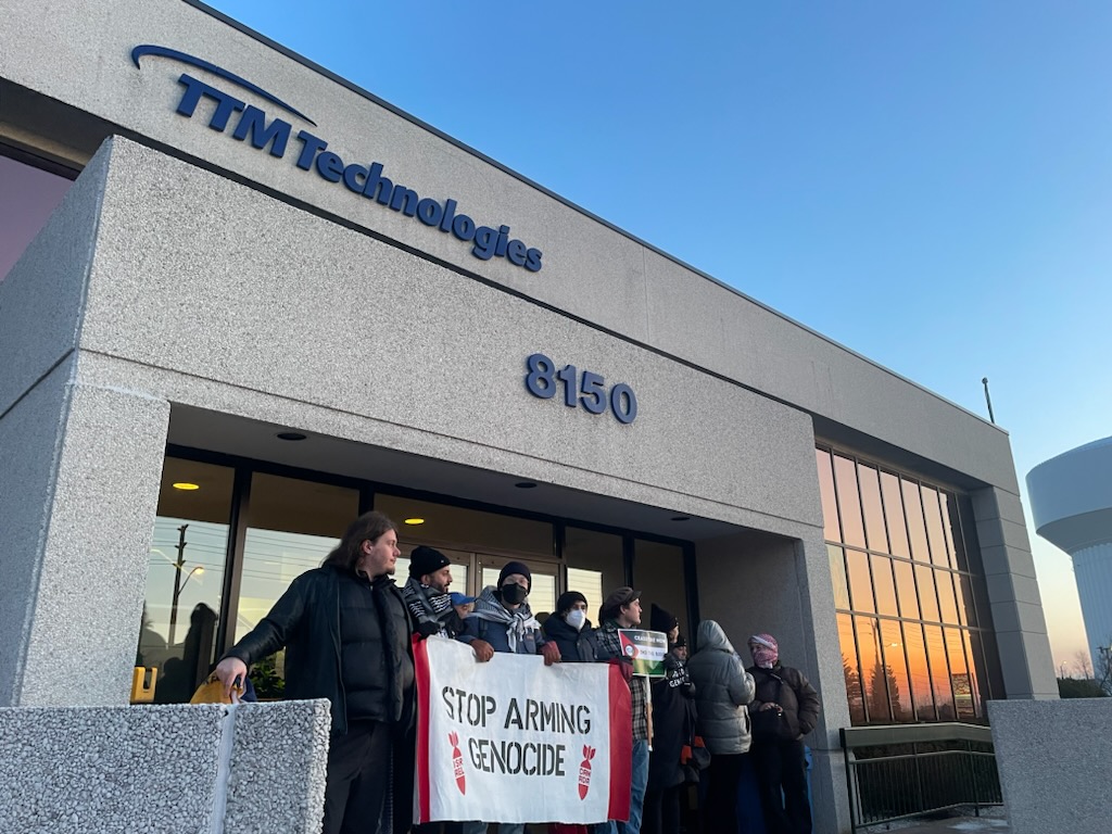 NOW: Eighty people have blocked the entrances to TTM Technologies in Scarborough. This plant makes circuit boards for Israeli defense contractor Elbit Systems, slated for use in F-15 and F-16 fighter jets and other equipment used to attack Gaza.

Coverage in collab with @TheHoser
