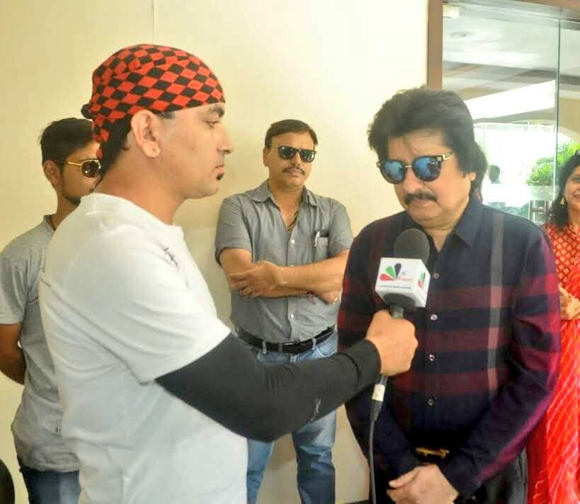 Deepsingh_page3's tweet image. गजलों को एक नई पहचान देने वाली आवाज आज हमेशा के लिए खामोश हो गई-@Pankajkudhas
#GhazalSamrat #Pankajudhas #RestInPeace