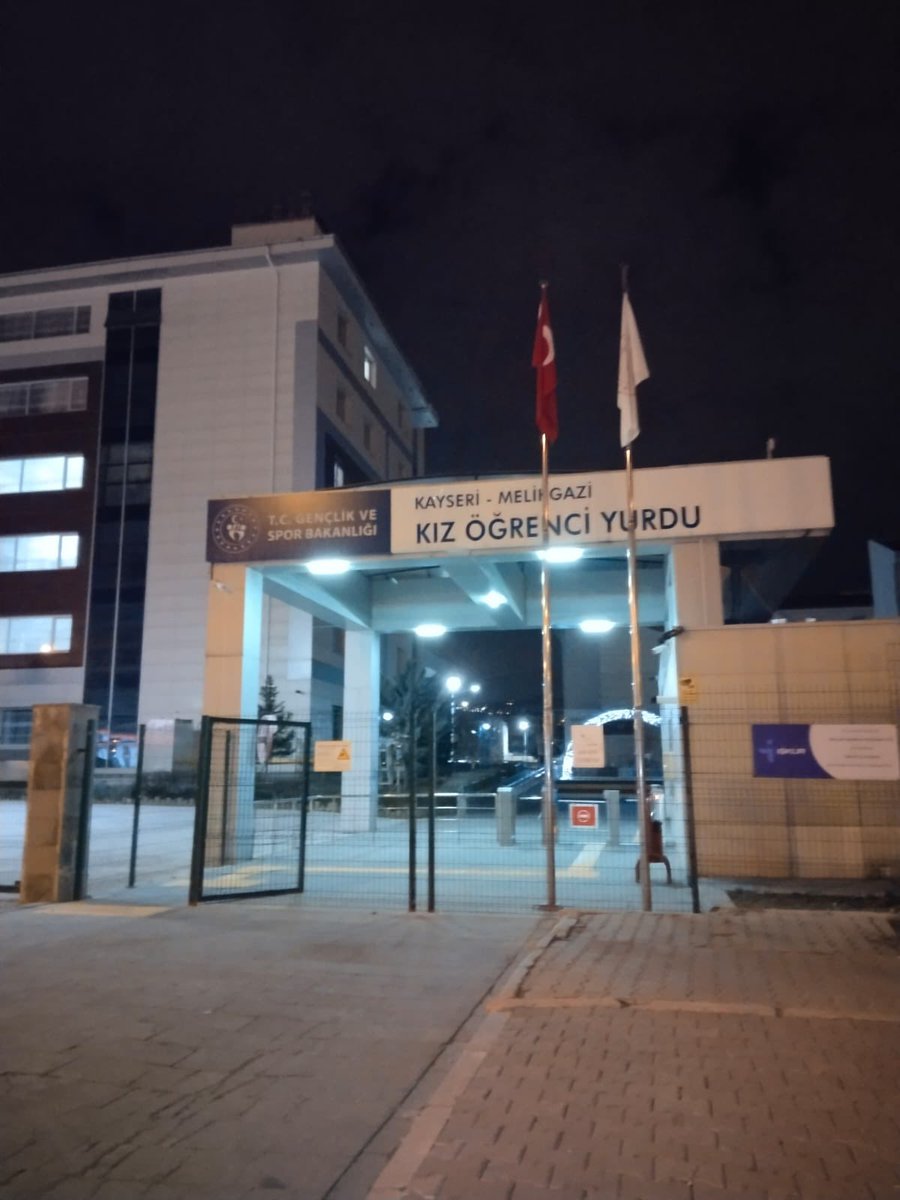 Melikgazi Kız Yurdu C blokta arkadaşımızın cansız bedeni odasında bulundu. 

Yurt yönetimi olayı gizlemeye ve üstünü örtmeye çalışıyor.

Arkadaşımızın şüpheli ölümünün aydınlatılmasını, başına ne geldiğine ne yaşandığına dair açıklama yapılmasını istiyoruz!
<a href="/GSB_KYGM/">Kredi ve Yurtlar Genel Müdürlüğü</a>
<a href="/KayseriKYGM/">GSB Kayseri Yurtları</a>