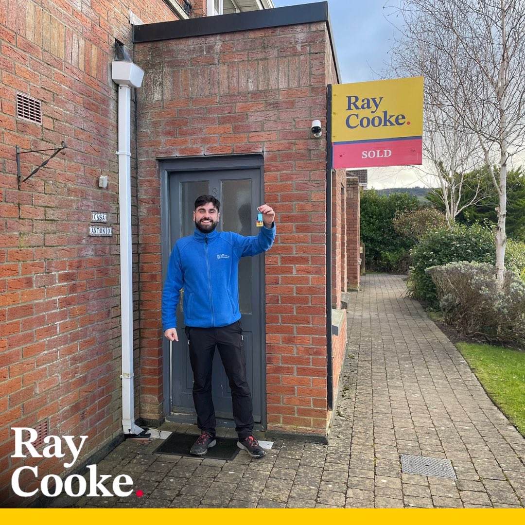 Ray_Cooke's tweet image. Congratulations to Luke on completing his purchase! 🔑

Keep an eye out for the live review where Luke discusses the process as a first time buyer with our Sales Director Conor Clarke (posted earlier today!) 🙌🏻 

#raycookeauctioneers #keycollection #propertysold