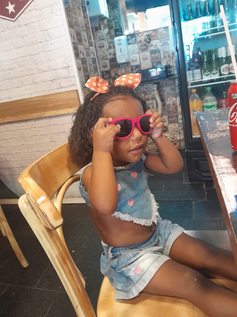Quero ter você pra ver quando acordar e recomeçar em todas as manhãs, ver o céu se abrir ou diluir em chuva, e na calmaria te aconchegar. Te amo, filha. Feliz 2 anos! 🎂