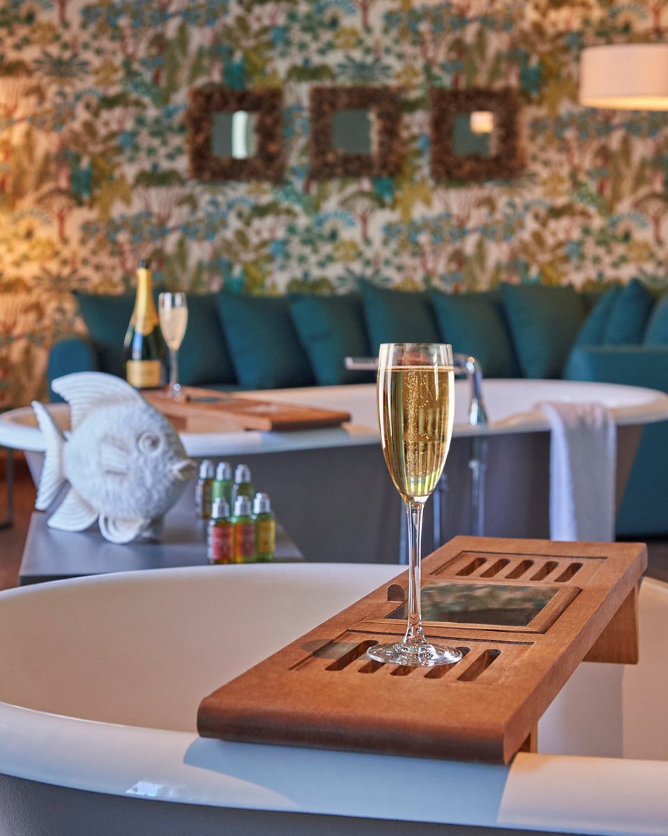 Unlock remarkable value at a extraordinary price as we invite you to our exclusive Easter sale 🌼
Enjoy 33% off our deluxe rooms and suites from 27th March until 14th April. 

Make the most of the Easter period and enjoy a blissful few days away.
ow.ly/V6LE50QHJyU