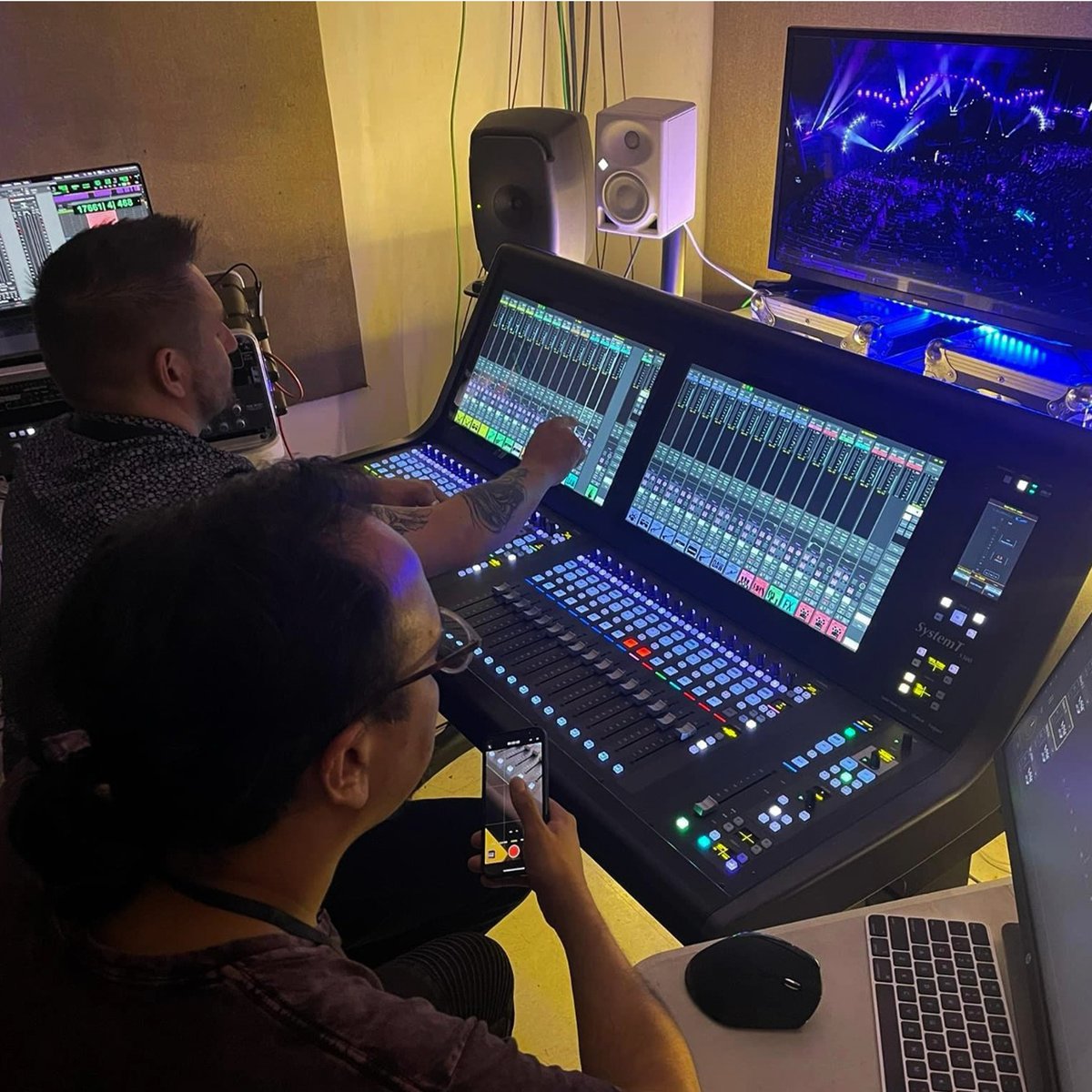 Fernando Cubillos and Ricardo Henriquez using a System T S300-32 console to dial in the broadcast mix for Viña Festival 2024 🖤 Thanks to Fernando, Ricardo, and our friends at Croma Online.