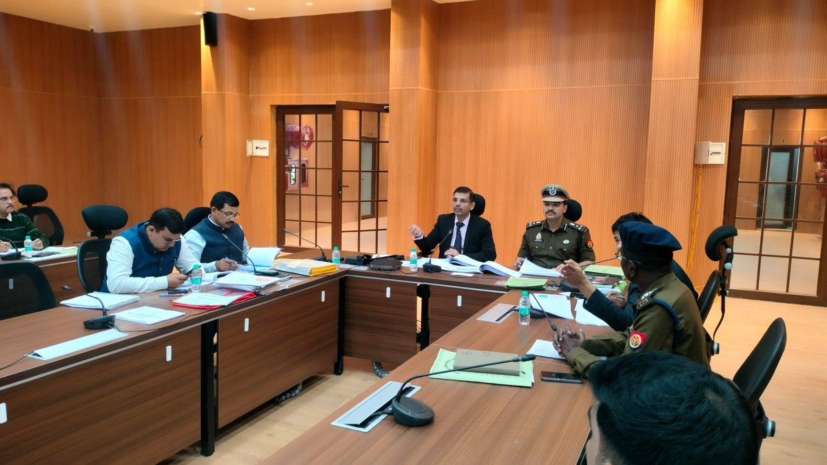 Commissioner Jhansi (@commissionerjha) on Twitter photo рдордВрдбрд▓реАрдп рд╕рдореАрдХреНрд╖рд╛ рдмреИрдардХ рдХреЗ рджреМрд░рд╛рди рд╢реНрд░реА <a href="/singhadarsh/">Adarsh Singh</a> рдЖрдпреБрдХреНрдд рдЭрд╛рдВрд╕реА рдПрд╡рдВ #DIGJhansi рджреНрд╡рд╛рд░рд╛ рдЖрдЧрд╛рдореА рд▓реЛрдХрд╕рднрд╛ рд╕рд╛рдорд╛рдиреНрдп рдирд┐рд░реНрд╡рд╛рдЪрди-2024 рдХреА рддреИрдпрд╛рд░реА рд╕реЗ рд╕рдВрдмрдВрдзрд┐рдд рд╕рдореАрдХреНрд╖рд╛ рдХреА рдЧрдИ, рдЧреИрдВрдЧрд╕реНтАНрдЯрд░ рдкрд░ рдХрд╛рд░реНрдпрд╡рд╛рд╣реА, рдПрдВрдЯреА рднреВ-рдорд╛рдлрд┐рдпрд╛ рдЯрд╛рд╕реНрдХ рдлреЛрд░реНрд╕ рдПрд╡рдВ рдХрд╛рдиреВрди рд╡реНрдпрд╡рд╕реНрдерд╛ рдХреЛ рд╕реБрджреГрдврд╝ рдмрдирд╛рдпреЗ рд░рдЦрдиреЗ рд╣реЗрддреБ рдЖрд╡рд╢реНрдпрдХ рдирд┐рд░реНрджреЗрд╢ рджрд┐рдпреЗ рдЧрдпреЗ! рдордВрдбрд▓реАрдп рд╕рдореАрдХреНрд╖рд╛ рдмреИрдардХ рдХреЗ рджреМрд░рд╛рди рд╢реНрд░реА <a href="/singhadarsh/">Adarsh Singh</a> рдЖрдпреБрдХреНрдд рдЭрд╛рдВрд╕реА рдПрд╡рдВ #DIGJhansi рджреНрд╡рд╛рд░рд╛ рдЖрдЧрд╛рдореА рд▓реЛрдХрд╕рднрд╛ рд╕рд╛рдорд╛рдиреНрдп рдирд┐рд░реНрд╡рд╛рдЪрди-2024 рдХреА рддреИрдпрд╛рд░реА рд╕реЗ рд╕рдВрдмрдВрдзрд┐рдд рд╕рдореАрдХреНрд╖рд╛ рдХреА рдЧрдИ, рдЧреИрдВрдЧрд╕реНтАНрдЯрд░ рдкрд░ рдХрд╛рд░реНрдпрд╡рд╛рд╣реА, рдПрдВрдЯреА рднреВ-рдорд╛рдлрд┐рдпрд╛ рдЯрд╛рд╕реНрдХ рдлреЛрд░реНрд╕ рдПрд╡рдВ рдХрд╛рдиреВрди рд╡реНрдпрд╡рд╕реНрдерд╛ рдХреЛ рд╕реБрджреГрдврд╝ рдмрдирд╛рдпреЗ рд░рдЦрдиреЗ рд╣реЗрддреБ рдЖрд╡рд╢реНрдпрдХ рдирд┐рд░реНрджреЗрд╢ рджрд┐рдпреЗ рдЧрдпреЗ!