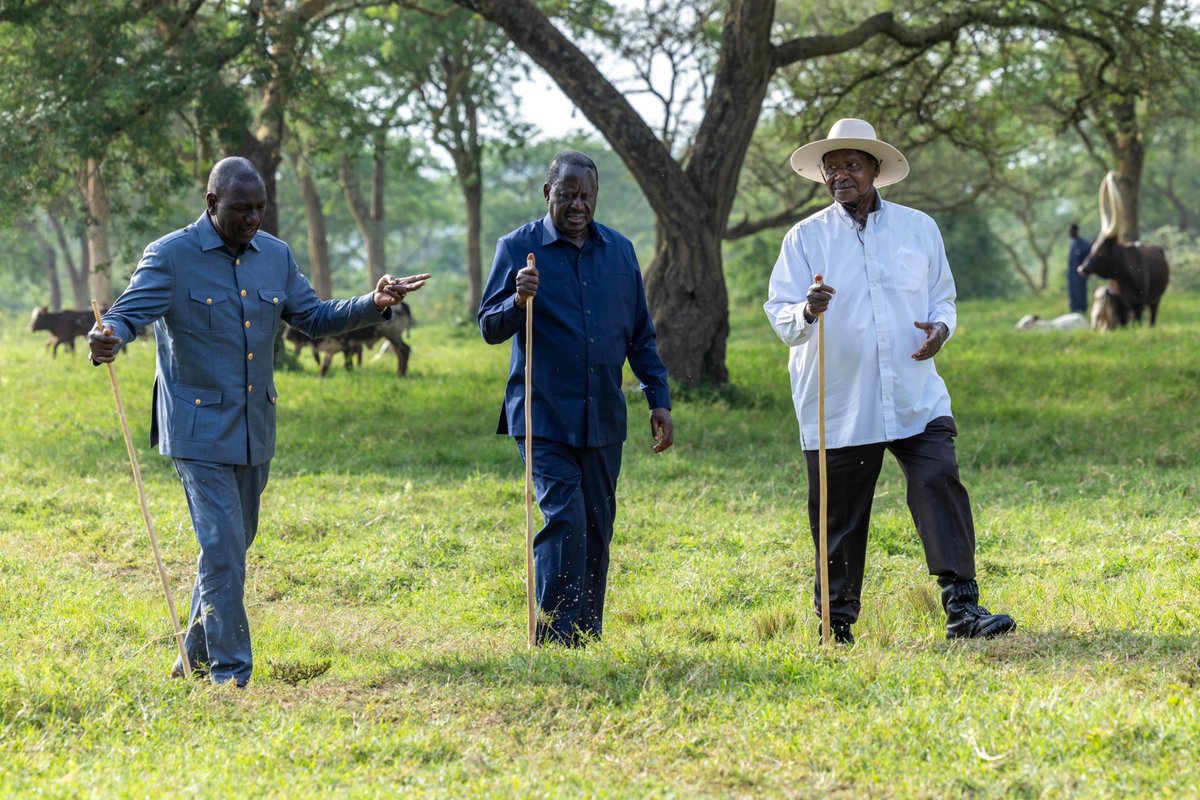 Had the pleasure of meeting President @KagutaMuseveni at his Kisozi country home in Uganda. We discussed critical issues that affect our two countries such as energy and petroleum.