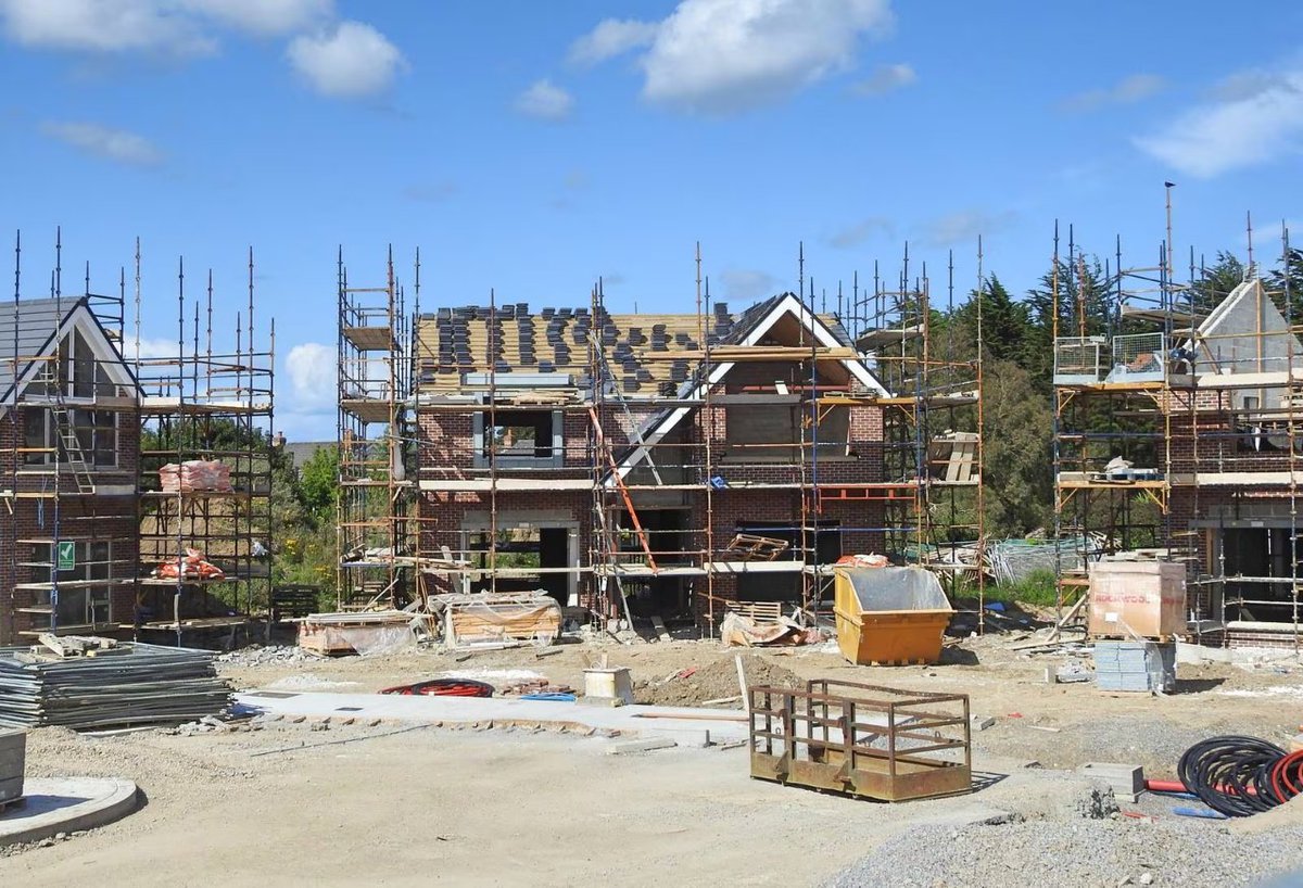 3,357 new homes under construction will raise hopes that Housing for All targets this year can be achieved. 'The figures will raise hopes the Government’s Housing for All target of building 33,000 new homes this year can be achieved...' Read more 👉 irishtimes.com/business/2024/…