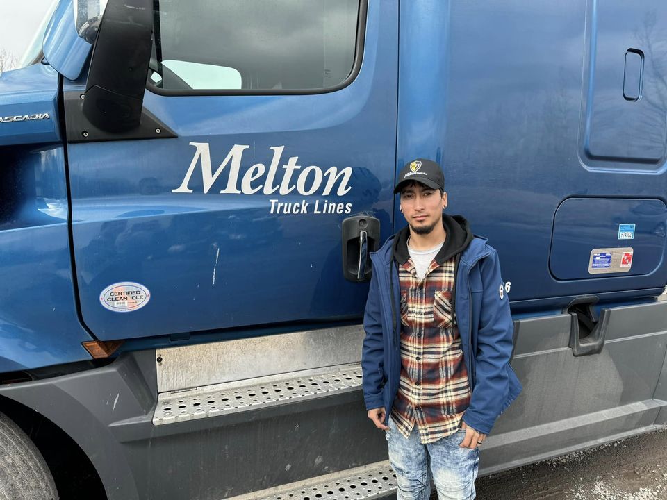 DriveMelton's tweet image. Please help us give a warm welcome to Melton's newest driver, Manuel! Manuel was able to pick up his truck at the Masury terminal after our 8-day Pre-Hire Evaluation and 3 weeks of OTR training with his trainer!
#meltontrucklines #trucking #flatbed #transportation