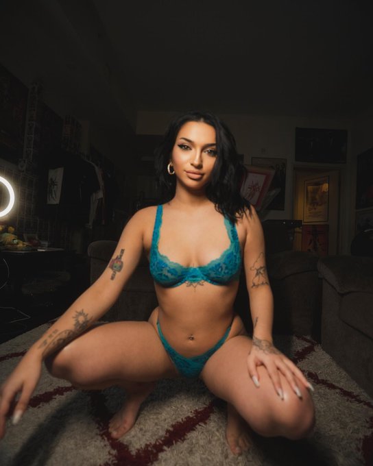 I think I could fall madly in bed with you 😋😊 https://t.co/e9ahXsgnCA