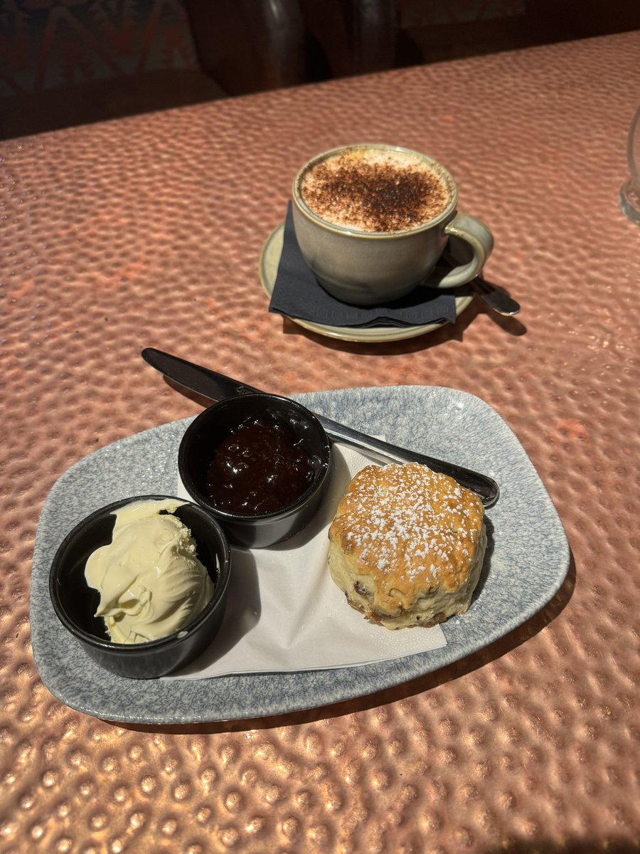 Celebrate Mother’s Day early 💌 Saturday 9th March we will be offering a cream tea for you to treat the special ladies in your life 🫶🏼 A scone jam & clotted cream With either a tea or coffee for £7.50 Book now to avoid disappointment on 01580 765077 or pop in on the day 🤍
