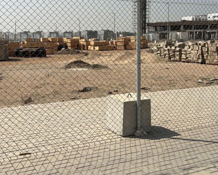 بريكاست السياج
شبك
