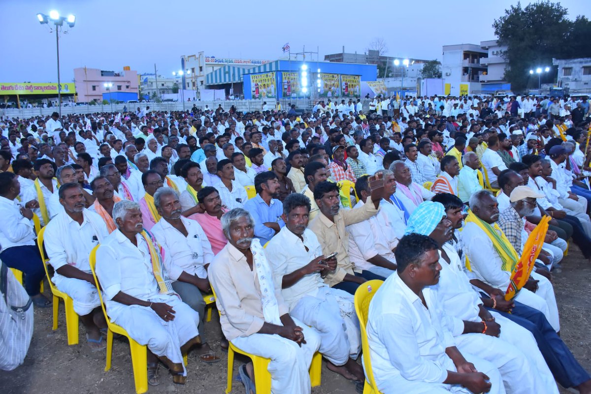 NMDFAROOK's tweet photo. నంద్యాల జిల్లా స్థాయిలో జరిగిన జయహో బీసీ కార్యక్రమంలో పాల్గొని రాష్ట్రంలో బీసీలపై జరుగుతున్న దాడులను ఖండించాను 

#JayahoBC #BCJR
#NMDFarooq #nmdfarooz 
#TDPJSPTogether  #TDPWillBeBack #Nandyal #teamNMD https://t.co/a6SsnkLb8i