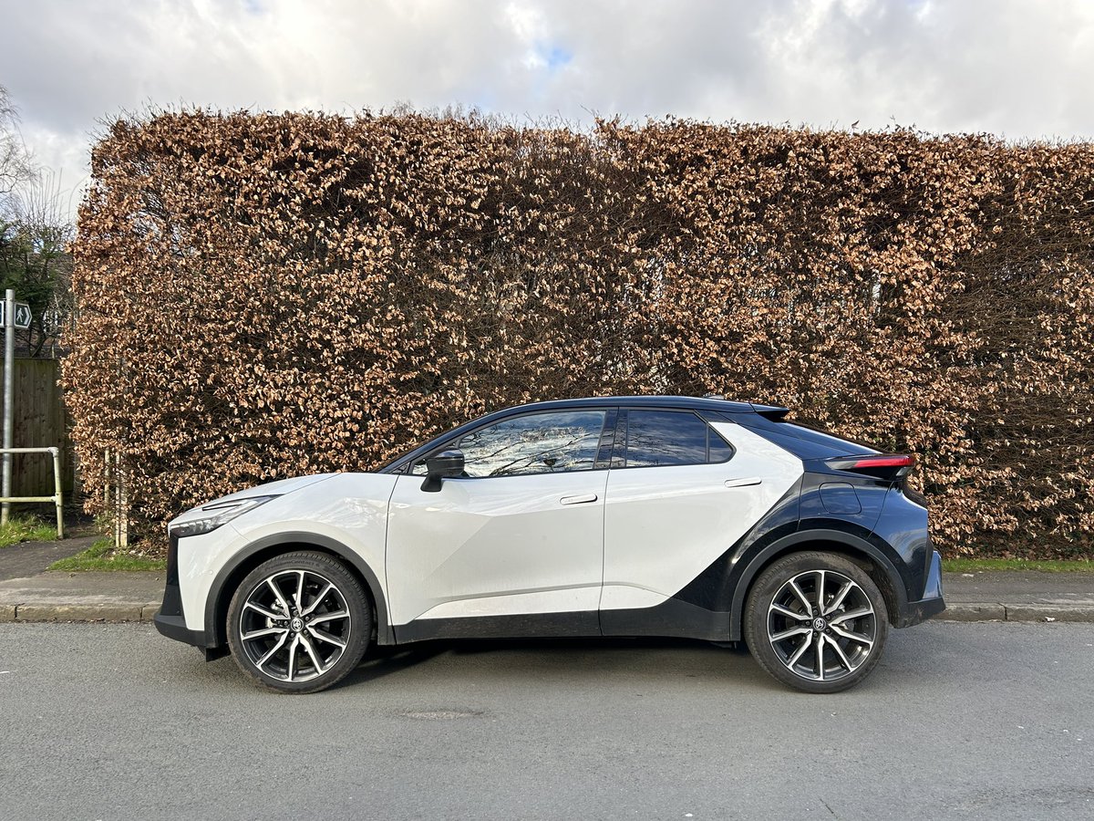 I have to say that I’ve really enjoyed my week in the C-HR. I’ve averaged almost 50 mpg & more like 65mpg in town . Review shortly. @ToyotaUK @Toyota @JemcaToyota @ngmw @WesternToyota