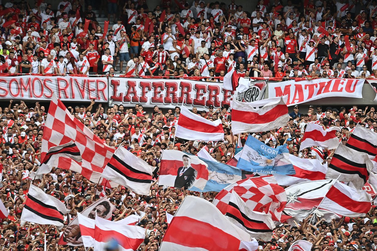 RiverPlate's tweet photo. 𝑬𝒍 𝒎𝒂́𝒔 𝒈𝒓𝒂𝒏𝒅𝒆 𝒅𝒆 𝒍𝒂 𝒉𝒊𝒔𝒕𝒐𝒓𝒊𝒂 ⚪️❤️⚪️ https://t.co/JTmEZhsm1s