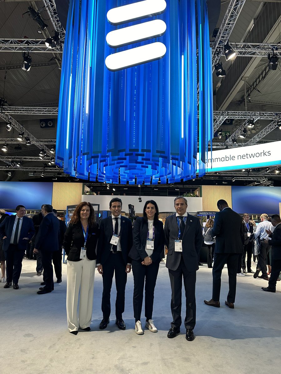 _AMaldonado_'s tweet photo. La industria de las telecomunicaciones está más viva que nunca. Un sector clave. Me llevo varias lecciones del #MWC24 
- La innovación en IA de @Ericsson_es 
- La industria inteligente de @TelefonicaTech 
- Los gemelos digitales de @orange https://t.co/TW5qXHiRpI