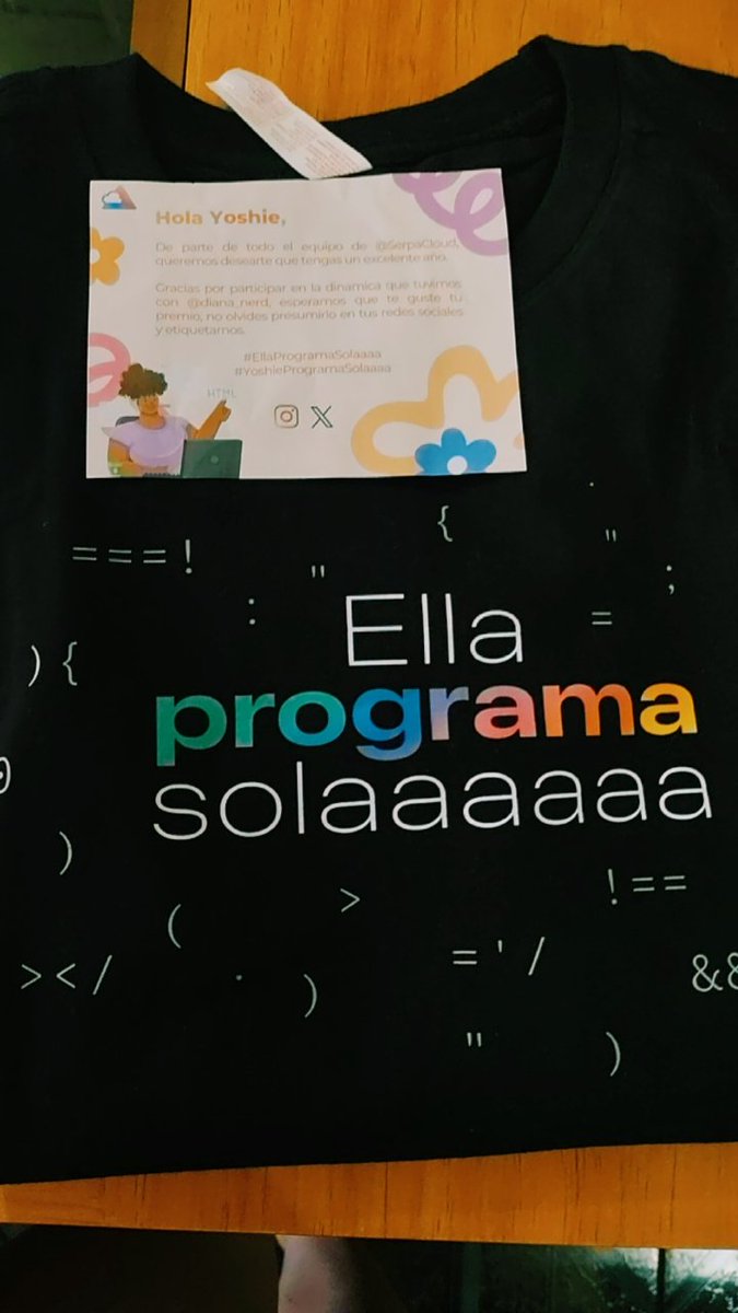 Que buen inicio de semana 😊 gracias a <a href="/diana_nerd/">Diana Nerd</a> y a <a href="/SerpaCloud/">SerpaCloud</a> por esta dinámica entretenida y está polera (remera) 💜 #EllaProgramaSola  ☺️!!!!