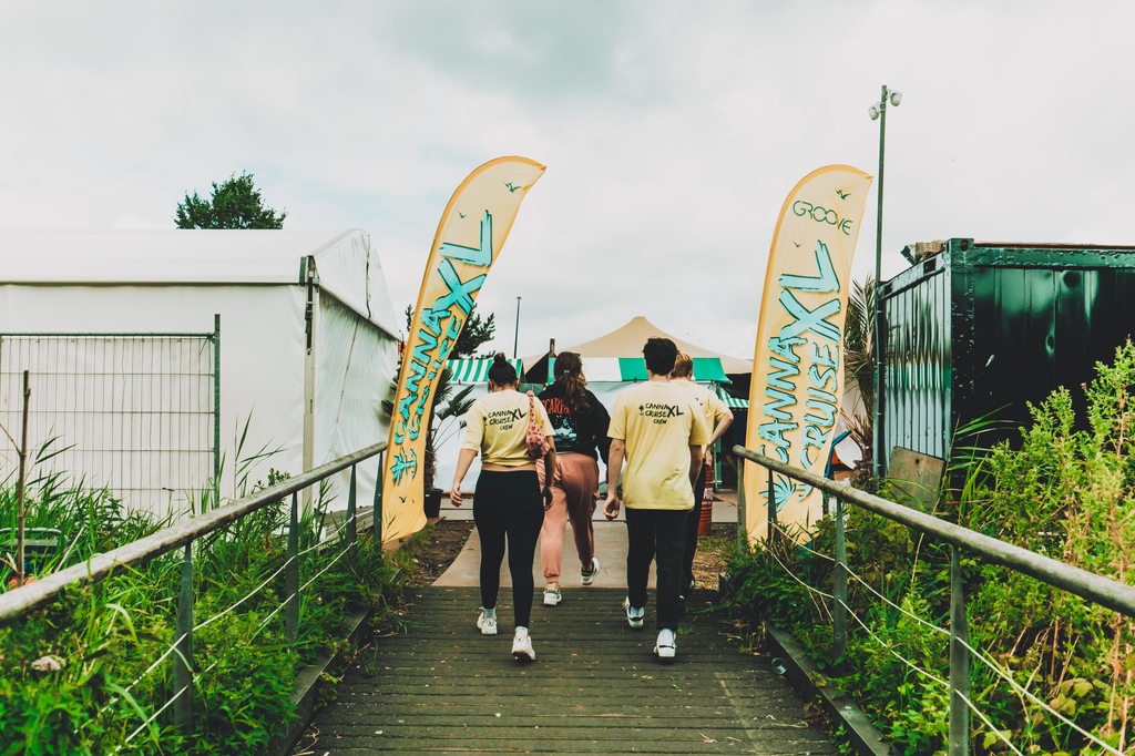 Dive into Amsterdam's culture on the #CannaCruiseXL 🌿

#CannaCulture #greencity #Amsterdam #netherlands #NL #cruise #event #adventure #boatparty #recap #ccxl #amsterdamexpo