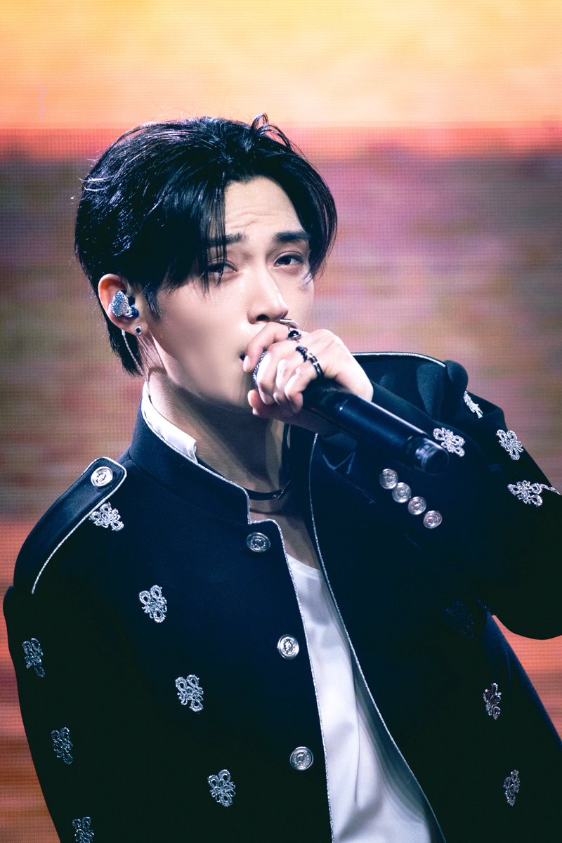 SkrrrMyViolet's tweet photo. ️ ️
240225 ISLAND 콘서트 HQ

#MyPapill0nlyYou #마시멜로한겸  
#오메가엑스 #OMEGA_X
#송한겸 #한겸 #HANGYEOM
#Skrrr_My_Violet
@OmegaX_members https://t.co/l5nqhajUrG