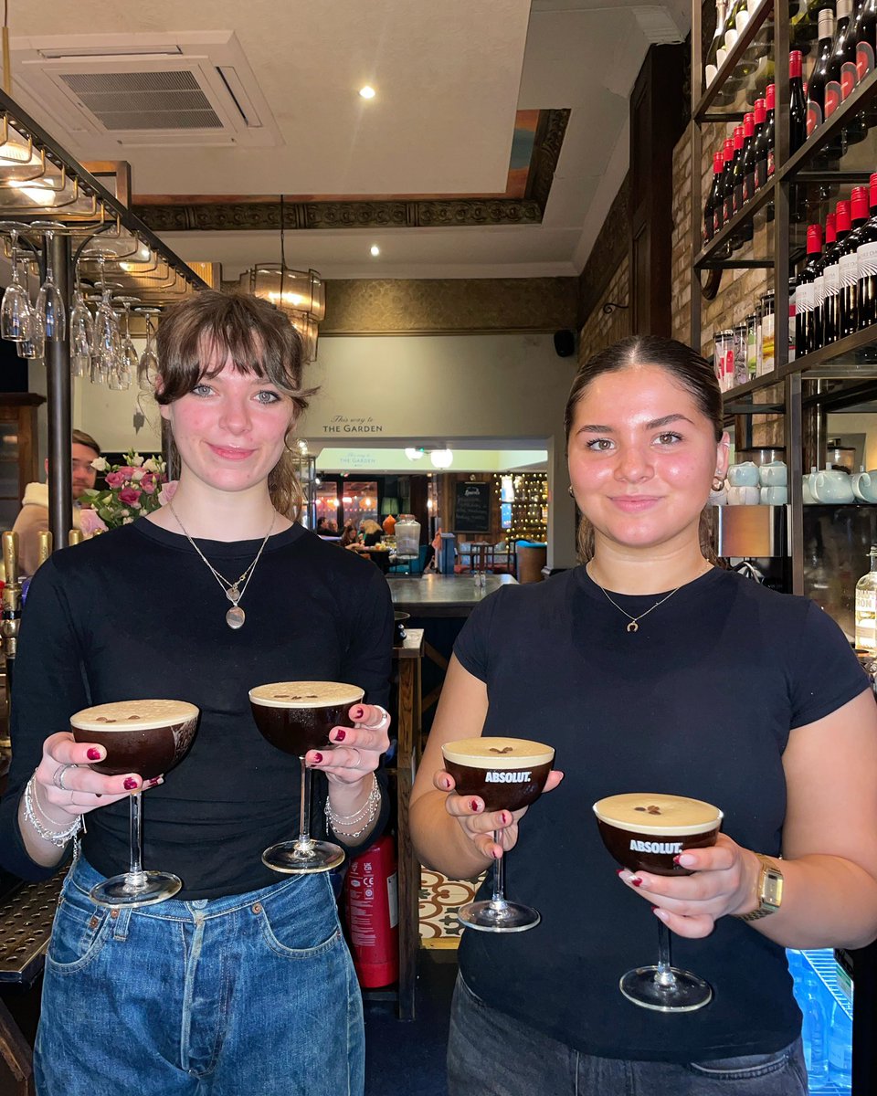 We want to show off our marvellous Maddie and Mia this #meettheteammonday with some of our expresso and banoffee expresso martini’s🫘🍸 
 
Why not pop on down this week for an after work pick me up🫶🏼