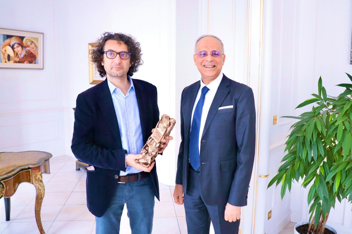DhiaKHALED's tweet photo. J’ai reçu le producteur 🇹🇳 #Nadim Cheikhrouha, pour le féliciter du César du meilleur film documentaire en 2024, décerné par l’Académie 🇫🇷des Arts et Techniques du Cinéma au film «Les Filles d’Olfa», de la réalisatrice🇹🇳 #Kaouther Ben Hania.
#cinéma tunisien. https://t.co/BOaZraD0Um