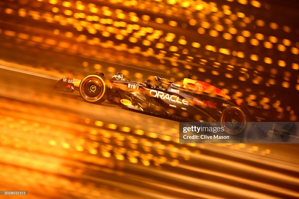 Some of the best images from our EMEA Sports photographers from last week. 📷: Alex Pantling for @F1 + Diogo Cardoso + @ispaphoto + @clivemasonphoto  #gettysport #bestpic #pictureoftheday #sportsphoto #sportsphotography. More 📷 here gettyimages.com/editorial-imag…