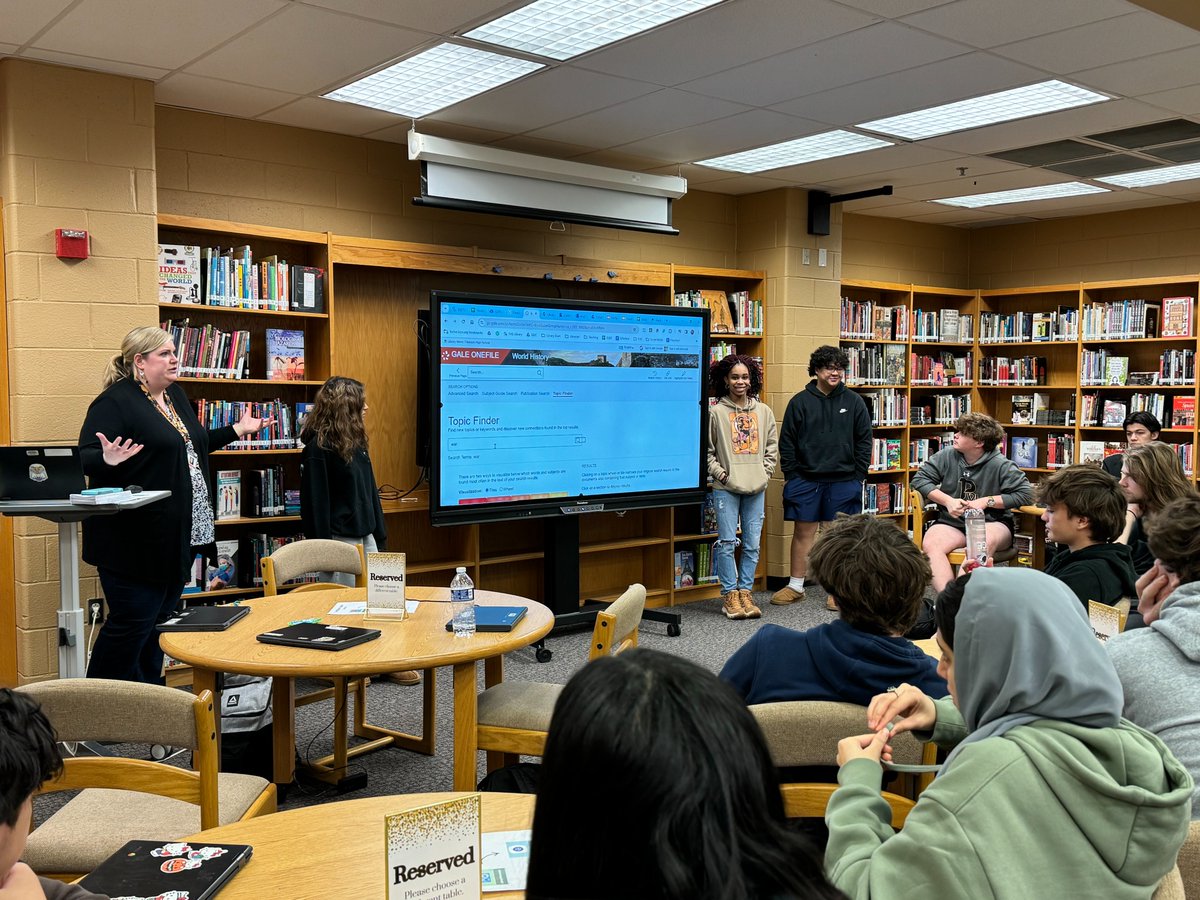 FHSeaglelibrary's tweet image. The librarians have enjoyed teaching English 10 students in Mrs. McNulty, Mrs. Treese, Mrs. Yarbrough, and Mr. Kaberline's classes about how to find reliable information using the library databases! #knowledgeispower #librarydatabases #lcpslibraries