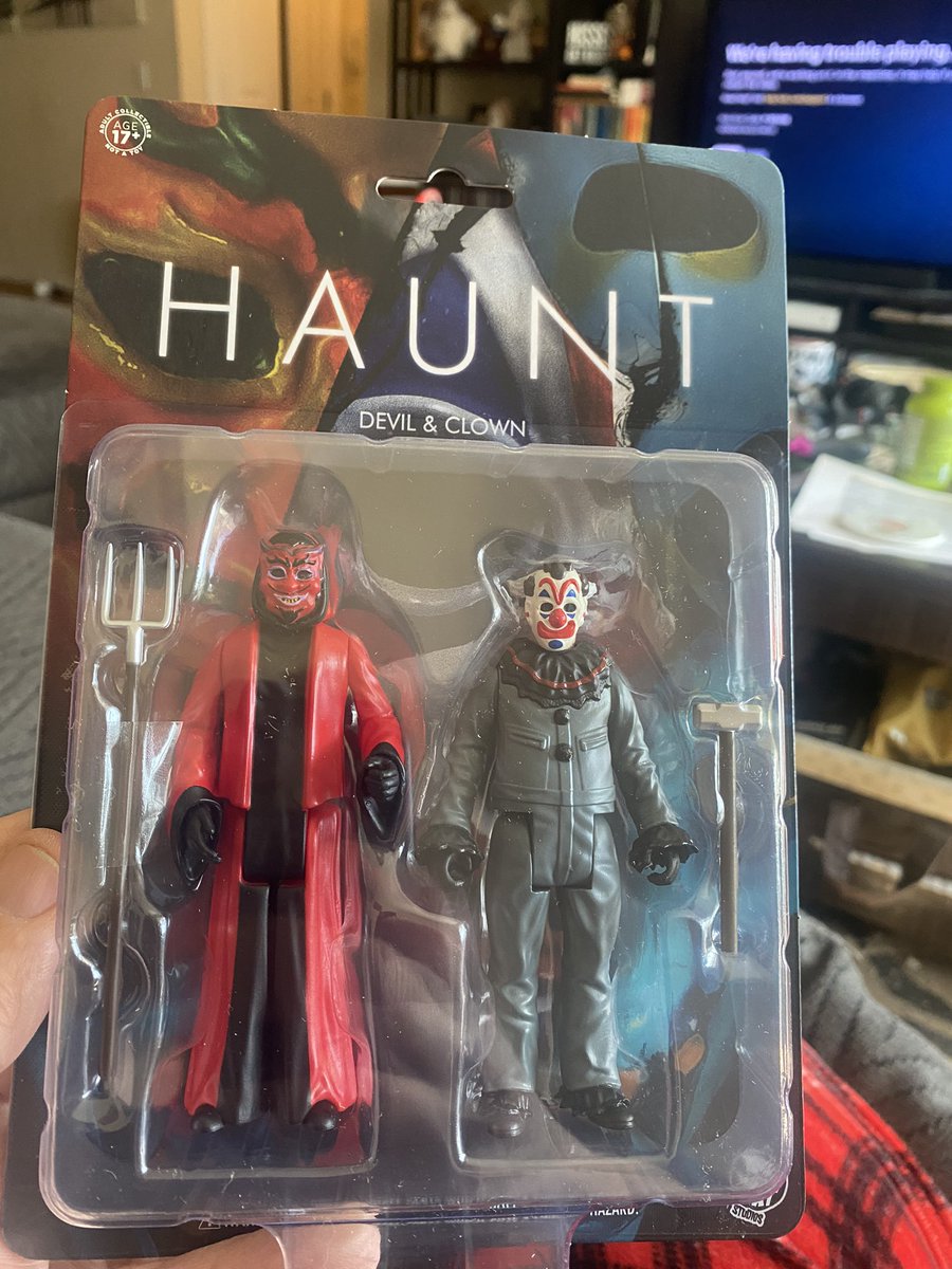 Today’s the day I received an action figure of a character I portrayed on-screen. 🧵 1/5