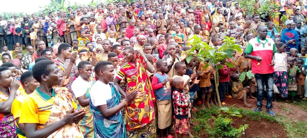 CnddFddButanyer's tweet photo. Amavoka 7854 yatewe,
Abanwanyi bashasha 11 bavuye muri @CnlBurundi barakirwa mu mugambwe @CnddFdd kuri Uno wa 26/2/2024 aho #Scom_kirundo yariko agendera imitumba ya #Rugeri, #Gashingwa, #Kavumu, #Kiraro zone Gashingwa na #Gikomero, #Mbasi na #Vumbi zone Vumbi
@R_Ndikuriyo https://t.co/2XInEi0qN3