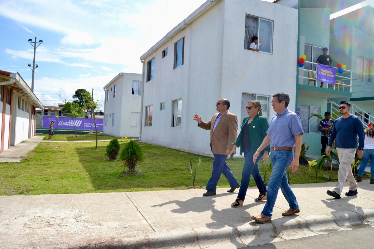 ViviendaEc's tweet photo. ¡En Miduvi #Construimos sueños! 🏡🇪🇨
El Plan Habitacional #LaTroncal se traduce en dignidad, seguridad y desarrollo para las familias de #ElNuevoEcuador.
🏘️ 200 viviendas
👨👩👧👦 915 beneficiarios
👷 722 plazas de empleo
💰 4.7 millones invertidos https://t.co/LyPOiiD8nC