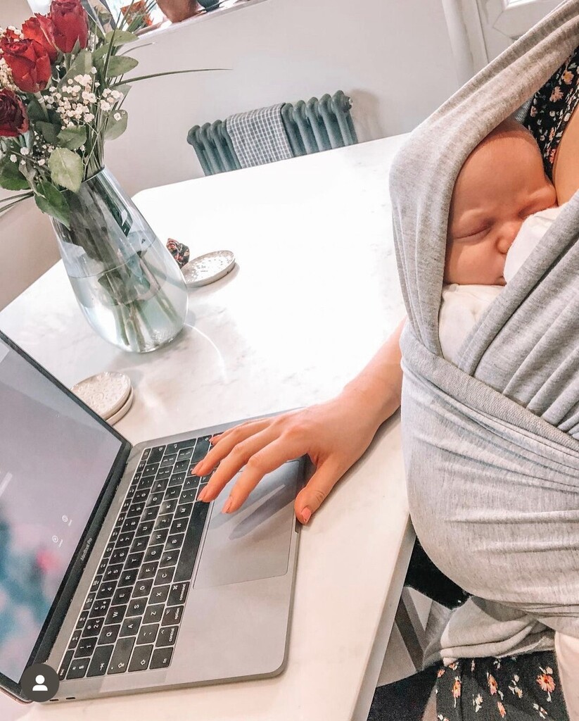 Mastering the Art of Multitasking! 💼👶
Our sling allows you to conquer the workday while keeping your little one close.

#smallbusinessuk #mondaymotivation #newborn #parentingtips