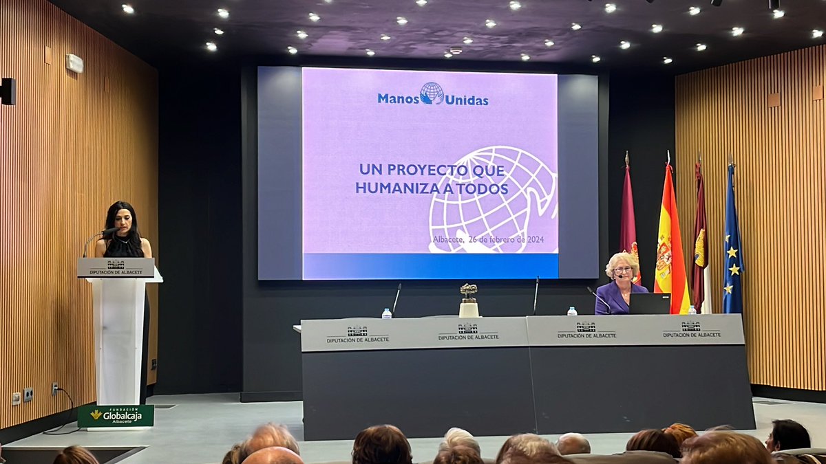 Arranca el ciclo de conferencias de hoy en la <a href="/dipualba/">Diputación de Albacete</a> de la mano de Celia Monteagudo Garcia para hablar sobre la importancia de la #humanidad y cómo #humanizar.