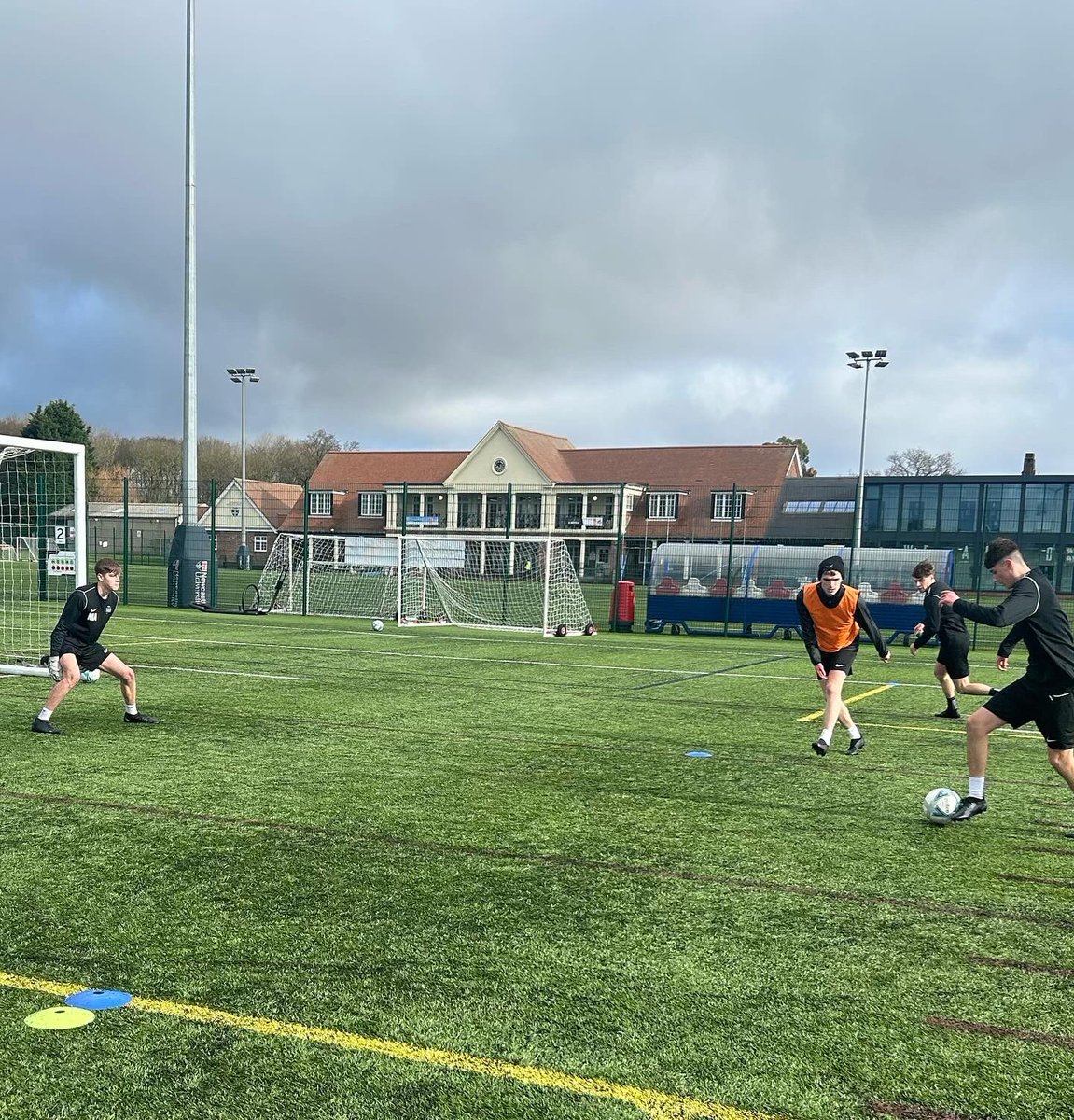 College lads working hard today at attacking in final third ahead of 2 games this week. ⚽️ Finishing ⚽️ Combination play ⚽️ Overloads 🥅 Lots of goals #workhardtrainhard #development