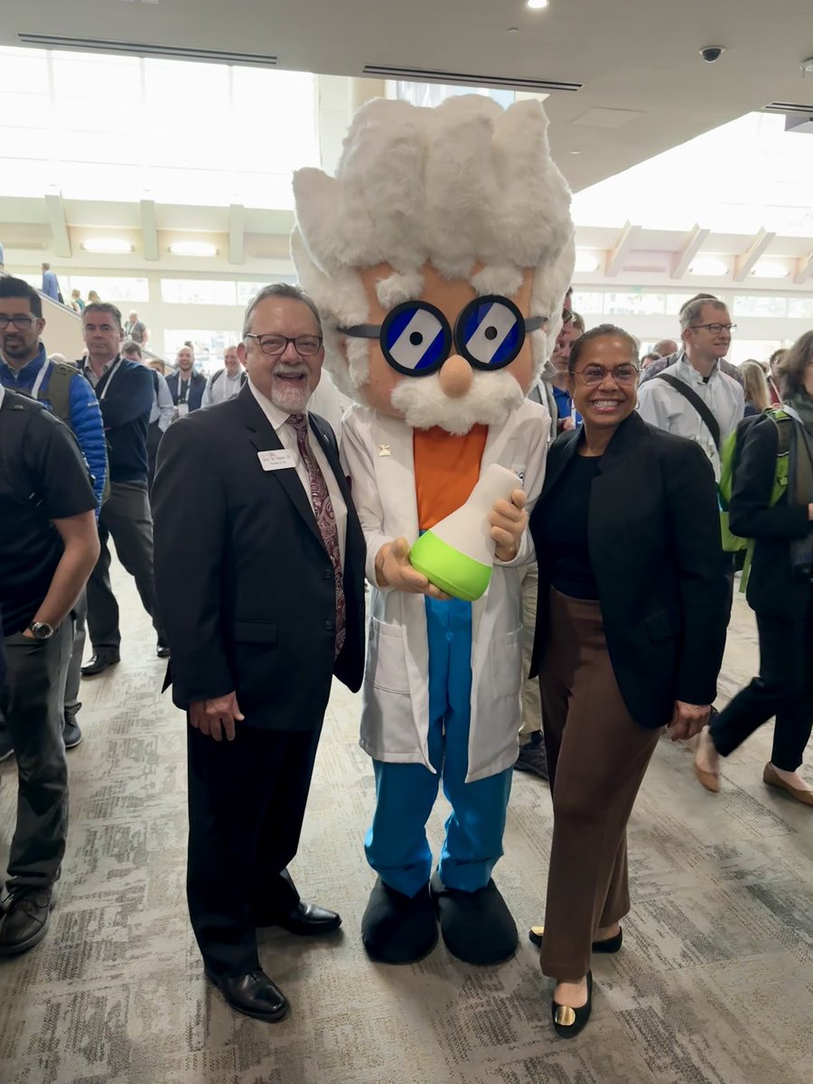 Welcome to San Diego, @Pittcon, and congratulations on 75 years of scientific breakthroughs! The expo hall is now open! #Pittcon #laboratoryscience