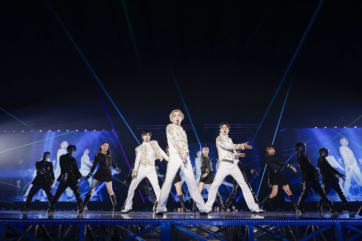 SMTOWNGLOBAL's tweet photo. 샤이니, 6년 만의 도쿄돔 콘서트 양일 전석 매진 기록하며 성황리에 마쳤다!

대표 히트곡 ‘Sherlock•셜록 (Clue + Note)’부터 ‘HARD’, ‘LUCIFER’, ‘View’ 등 약 3시간 동안 총 28곡의 세트리스트를 선보여…

“이렇게 다시 이곳에 설 수 있어서 기쁘다. 늘 저희 곁에 있어 주셔서 감사하다. 샤이니는 지금부터 시작이다” 진심 어린 소감 전해!

3월 2일 싱가포르, 16일 홍콩에서 아시아 투어 ‘샤이니 월드 VI [퍼펙트 일루미네이션] 인 아시아’로 열기 이어간다!

SHINee made a dazzling return to the TOKYO DOME stage, marking their first performances at the iconic venue in six years. Fans were overjoyed as the group delivered a thrilling 3-hour setlist packed with 28 songs, including mega-hits like 'Sherlock (Clue + Note)', 'HARD', 'LUCIFER', and 'View'.

The members expressed their heartfelt gratitude: "We're so happy to be back here with you. Thank you for your unwavering support. This is just the beginning for SHINee!"

The excitement continues as SHINee takes their 'SHINee World VI [Perfect Illumination]' tour to Asia! Catch them in Singapore on March 2nd and Hong Kong on the 16th.

#SHINee #샤이니 @SHINee
#SHINee_WORLD_VI
#SHINee_WORLD_VI_JAPAN_FINAL