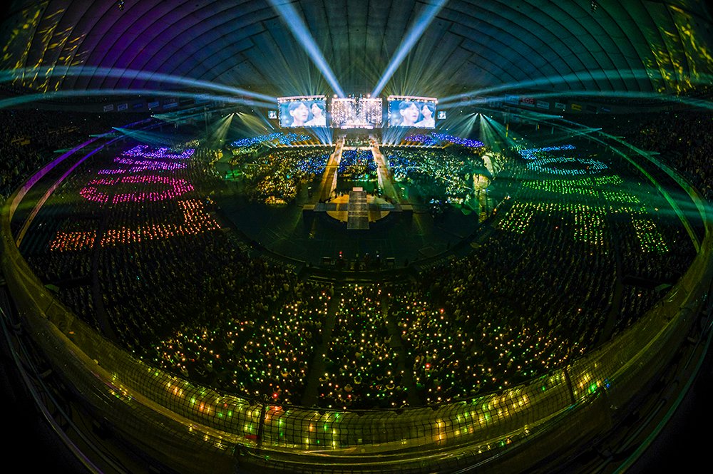 샤이니, 6년 만의 도쿄돔 콘서트 양일 전석 매진 기록하며 성황리에 마쳤다!

대표 히트곡 ‘Sherlock•셜록 (Clue + Note)’부터 ‘HARD’, ‘LUCIFER’, ‘View’ 등 약 3시간 동안 총 28곡의 세트리스트를 선보여…

“이렇게 다시 이곳에 설 수 있어서 기쁘다. 늘 저희 곁에 있어 주셔서 감사하다. 샤이니는