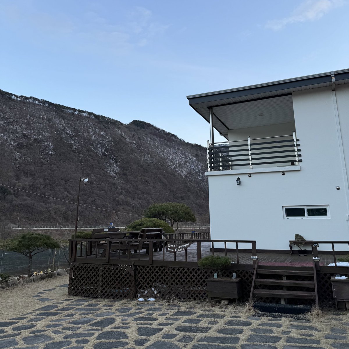 geyohae's tweet photo. 📍at Sosofun villa 🥺🧡

2y ago they went to this place and having fun for like 5days. I hope the company will give them more proper healing time rather than more tight schedule.

I miss seeing them having fun like this. So so fun was so fun for them! 🥺
I’m emotional aackkk😭😭 https://t.co/64uQu3ScNA