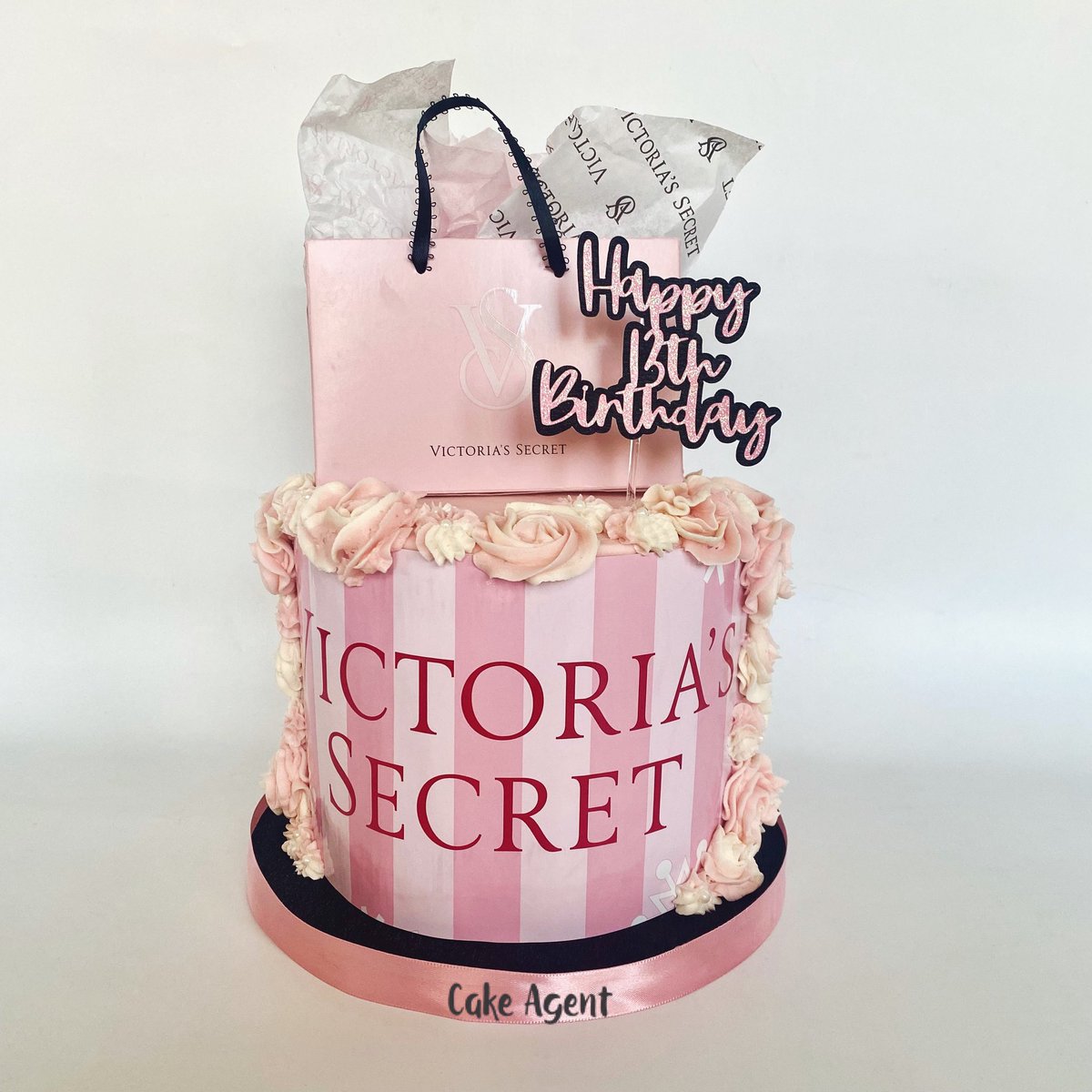CakeAgent_'s tweet photo. #victoriassecrettheme #victoriassecretcake #13thbirthdaycake #cakeagent https://t.co/WZu1xjzKvw