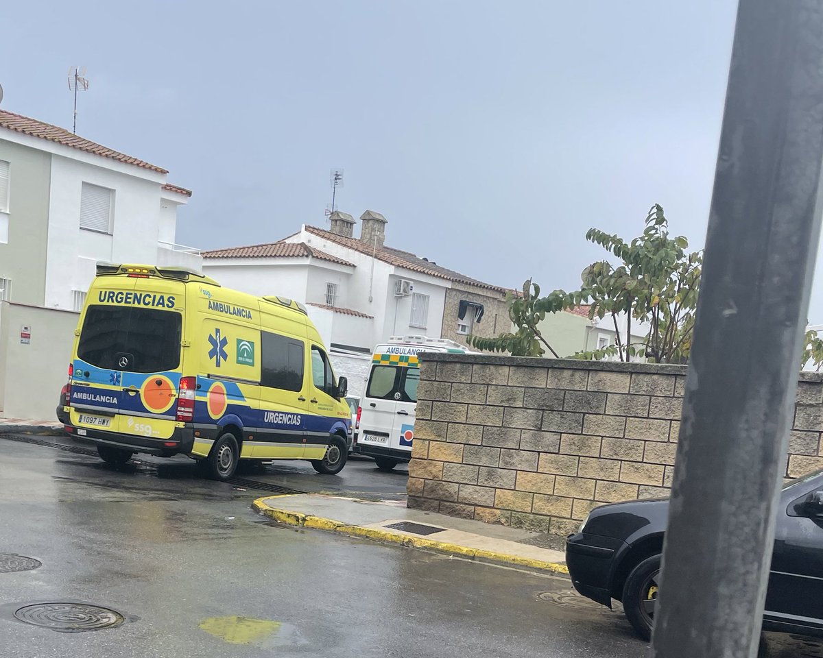 mxrocgz's tweet image. Hay días en los que aunque no esperes una emergencia porque estás de descanso, la emergencia te busca a ti. Que bonito es ayudar y hacer todo lo posible por que salga todo hacia adelante. Espero que todo acabe bien. 

#DCCU #EmergenciasSanitarias #SUAP