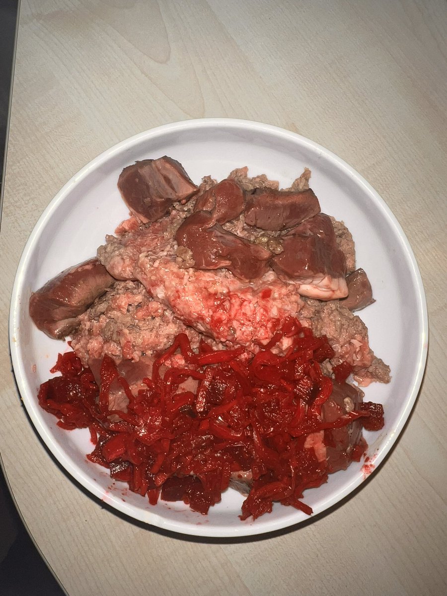 MPfounder's tweet image. If you eat like this…your health, mood, hormones, muscle, strength will be at an all time high, guaranteed. 

Meat, Honey, fruit, bone broth, kimchi, potatoes, eggs will make you feel Superhuman